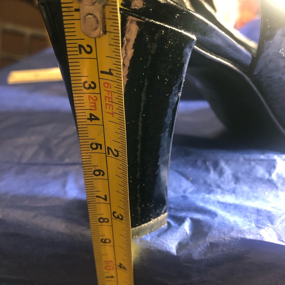 Ann Taylor sling back patent leather shoes. - Picture 6 of 6